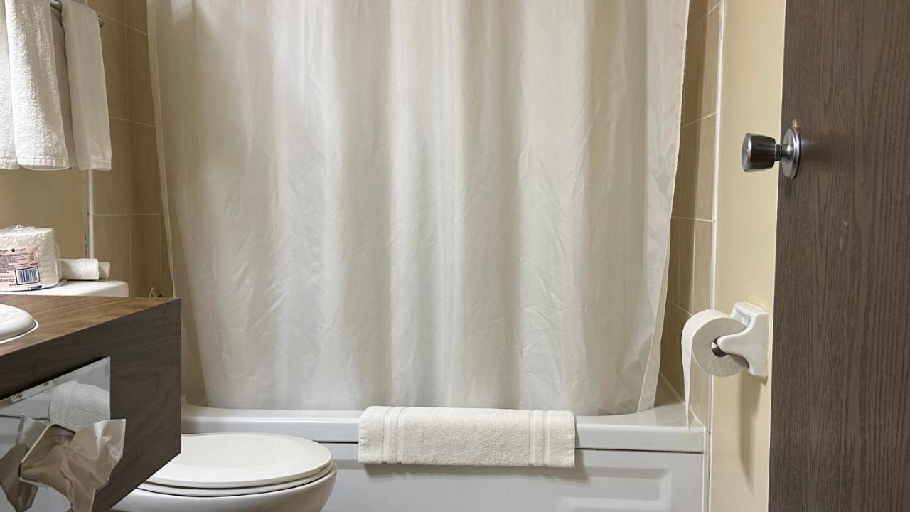 Lacombe Motor Inn Eksteriør billede
